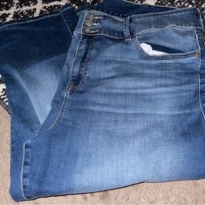 Gently used Torrid size 24 crop jeggings.